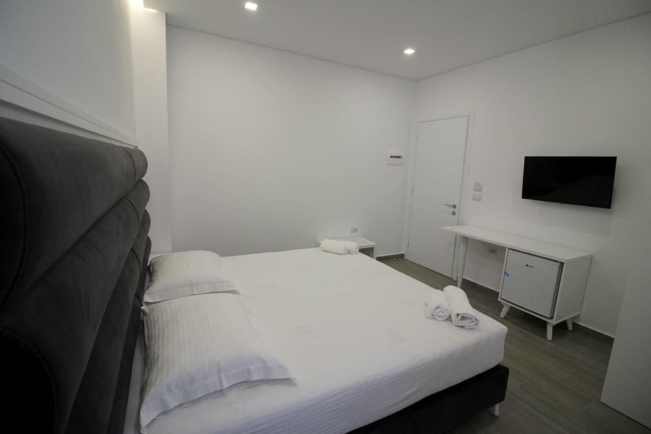 Edina By Hp Hotel Sarandë 外观 照片